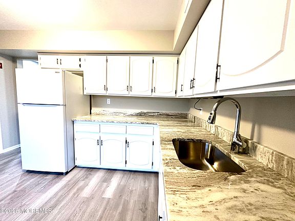 5th image of 1310 Bradley Ct