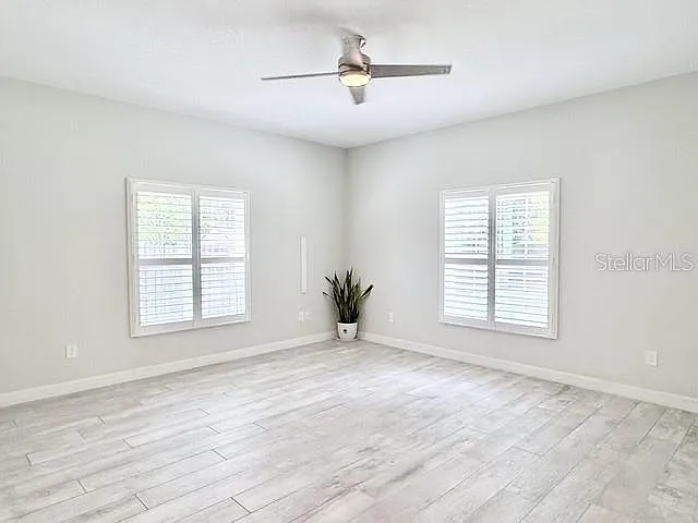2408 Corrine Dr — Photo 14