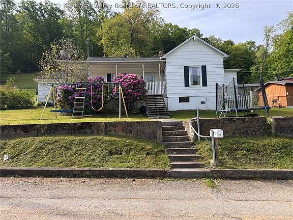 2nd image of 510 Kanawha Ave E