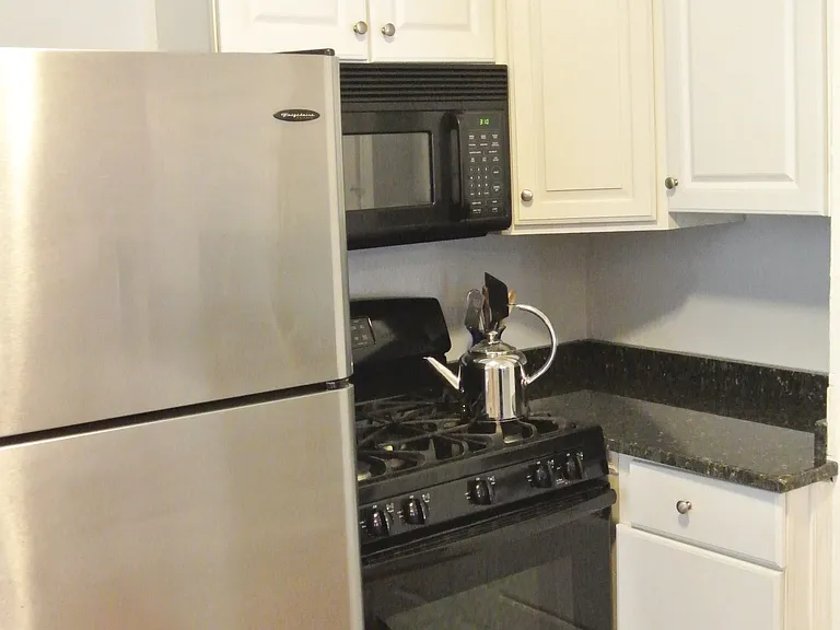 2503 Carpenter St — Photo 2