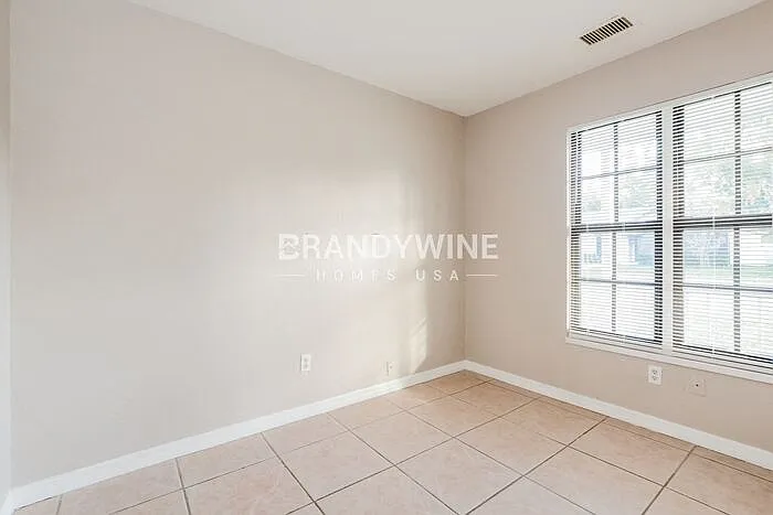 700 E 7th St — Photo 19