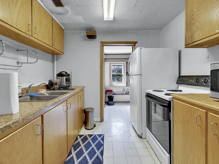 344 Stewart St — Photo 7