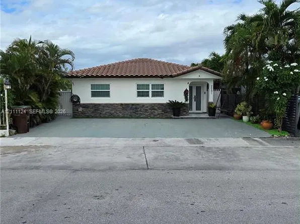 2591 W 70th St, Hialeah, FL 33016