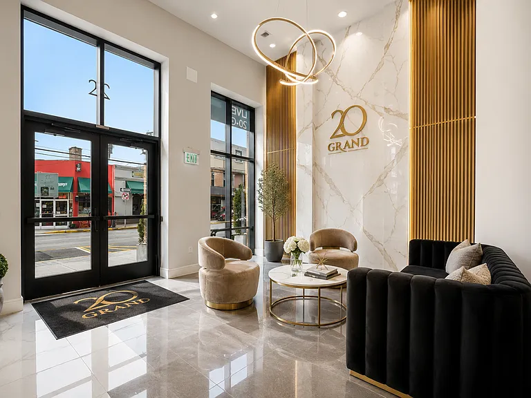 20 Grand — Photo 15