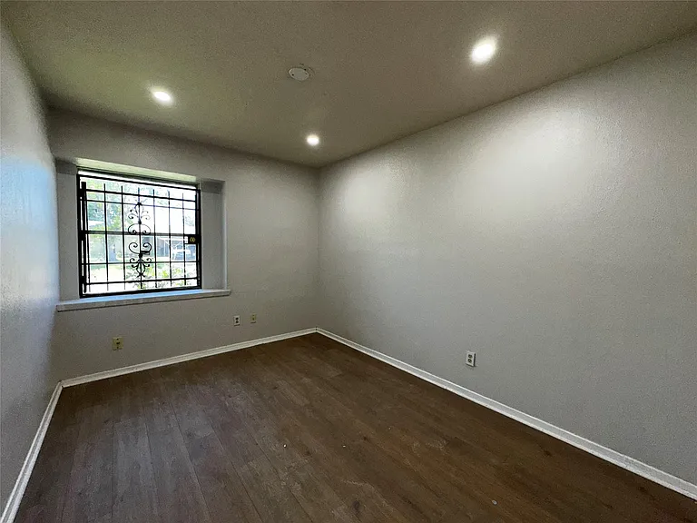 12815 Segrest Dr — Photo 13