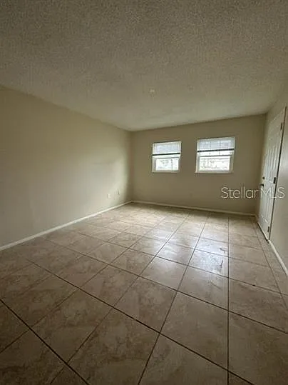 828 Sky Lake Cir #B — Photo 3