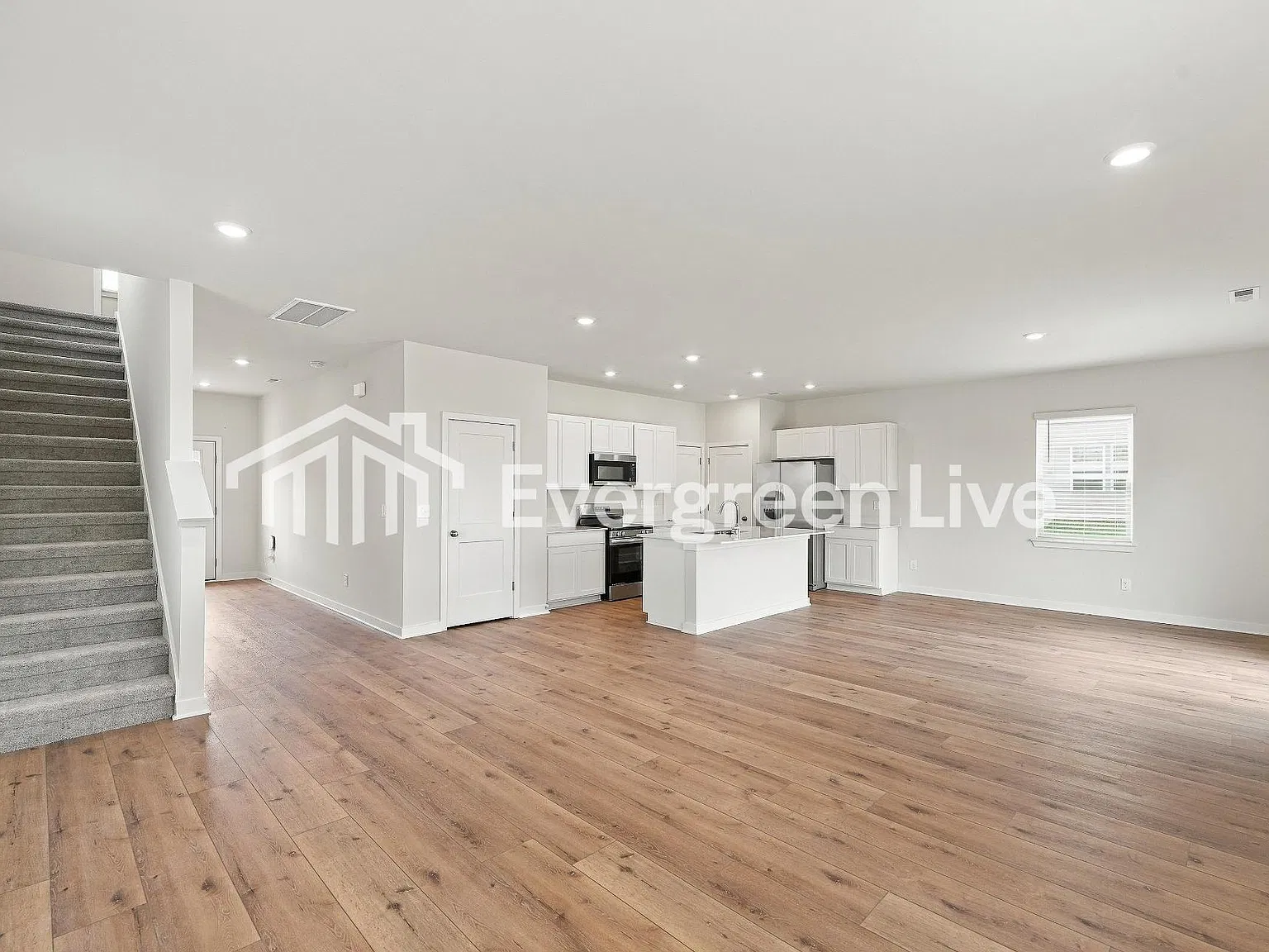 4 bed, 2.5 bath, 2011 sqft, $1,850 — Photo 3