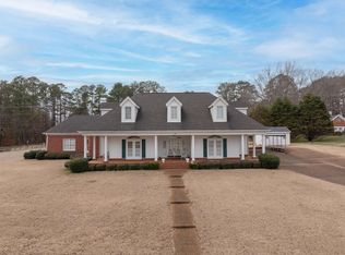 308 Lake Circle Dr, Bolivar, TN 38008