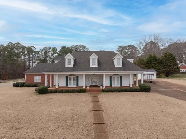 308 Lake Circle Dr, Bolivar, TN 38008