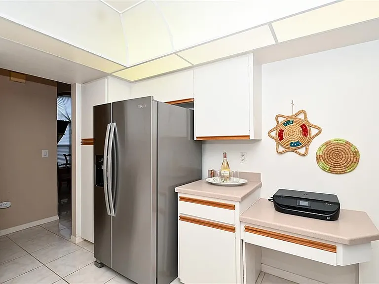 3866 Surrey Ct — Photo 24