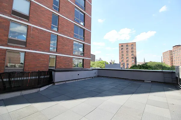 Rented by Loom Capital Group Inc. | media 10