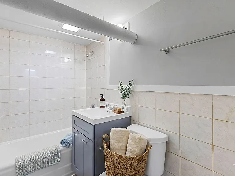 Bella Casa Apartments — Photo 49