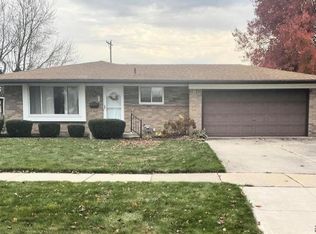 17300 Hans Dr, Fraser, MI 48026