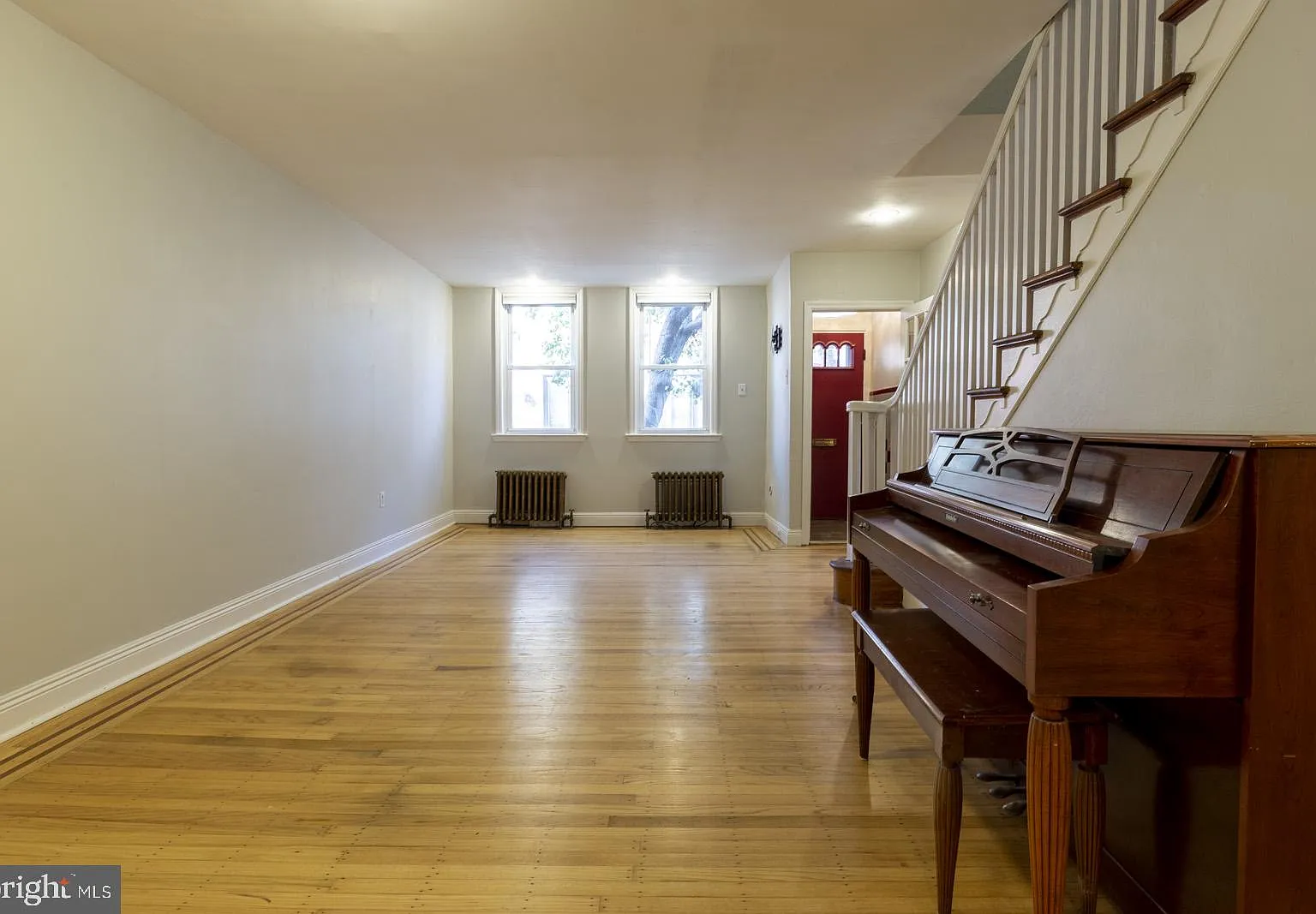 3 bed, 1.0 bath, 1100 sqft, $1,795 — Photo 3