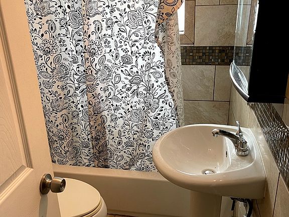 5th image of 467 North Ave APT 2