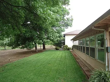 9225 Stanford Ln — Photo 2