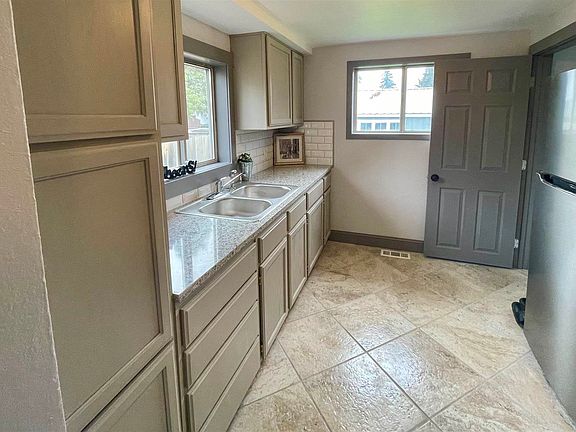 5th image of 724 E Heroy Ave
