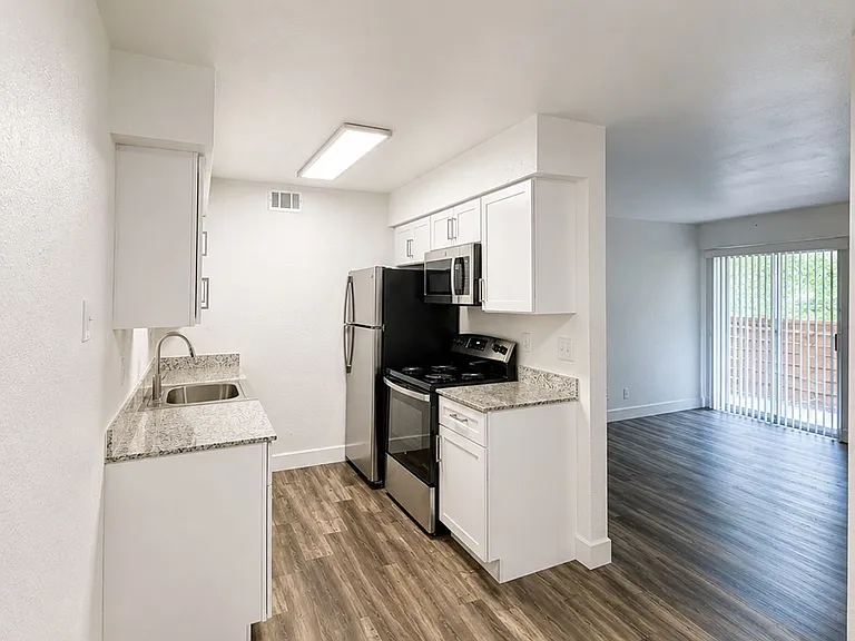 Cedar Lane Apartments — Photo 3