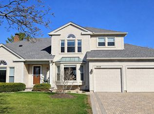 1648 Gibson Dr, Elk Grove Village, IL 60007