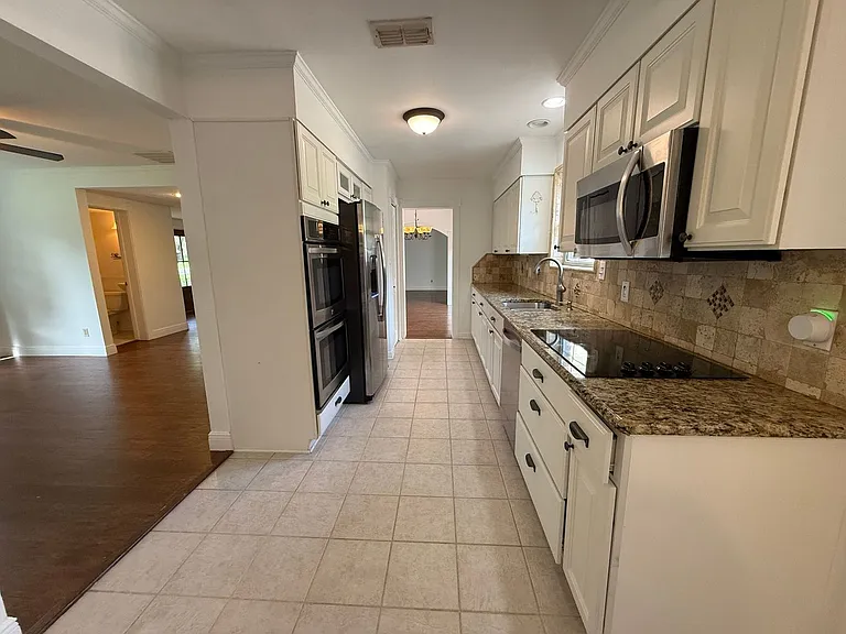 905 Poinciana Dr — Photo 11
