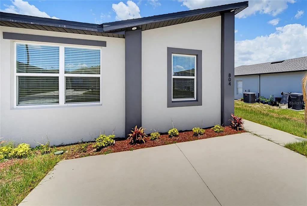 3 bed, 2.0 bath, 1287 sqft, $1,650 — Photo 2
