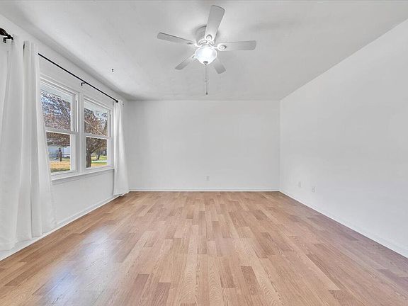 3rd image of 3149 Ventnor Rd SE