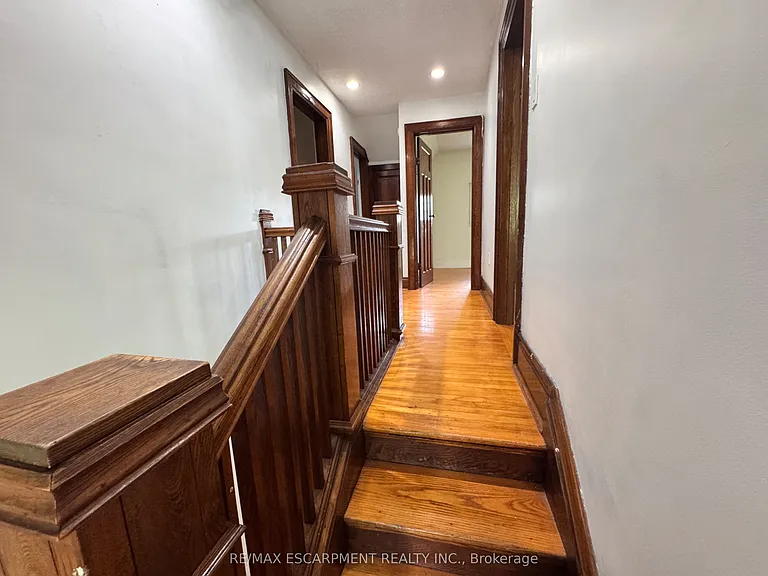 62 Plains Rd E — Photo 10