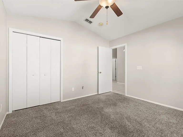 551 Castlemain Cir — Photo 7