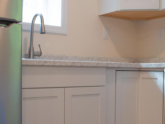 4th image of 210 Scott Ave #B