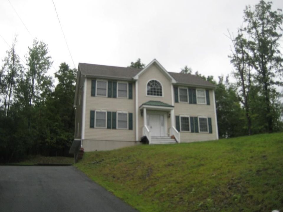 1st image of 5 Hanna Dr