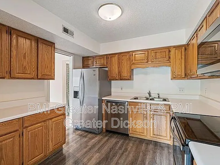 717 Barlin Ct — Photo 10