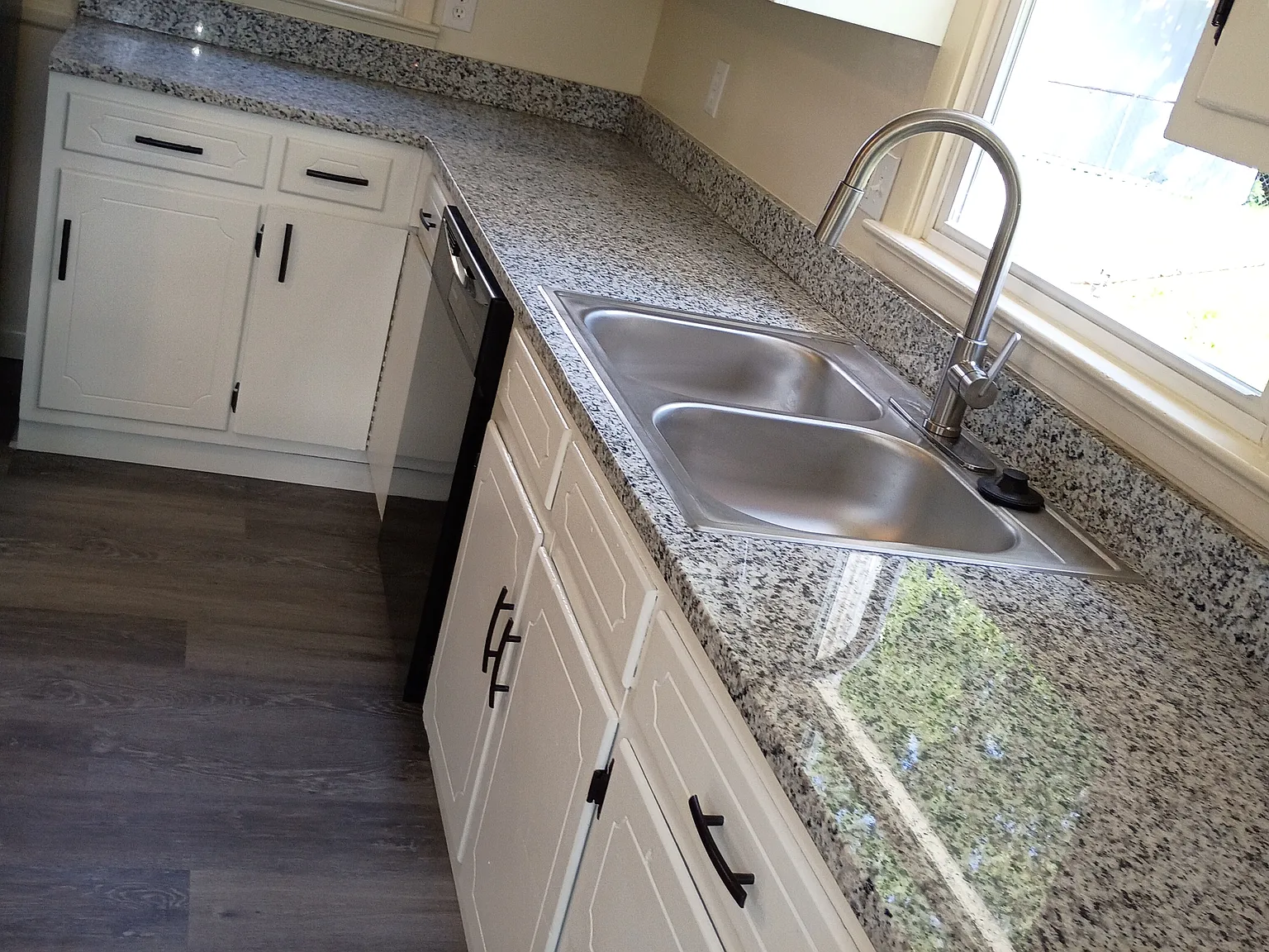 3 bed, 1.5 bath, 1490 sqft, $1,700 — Photo 2