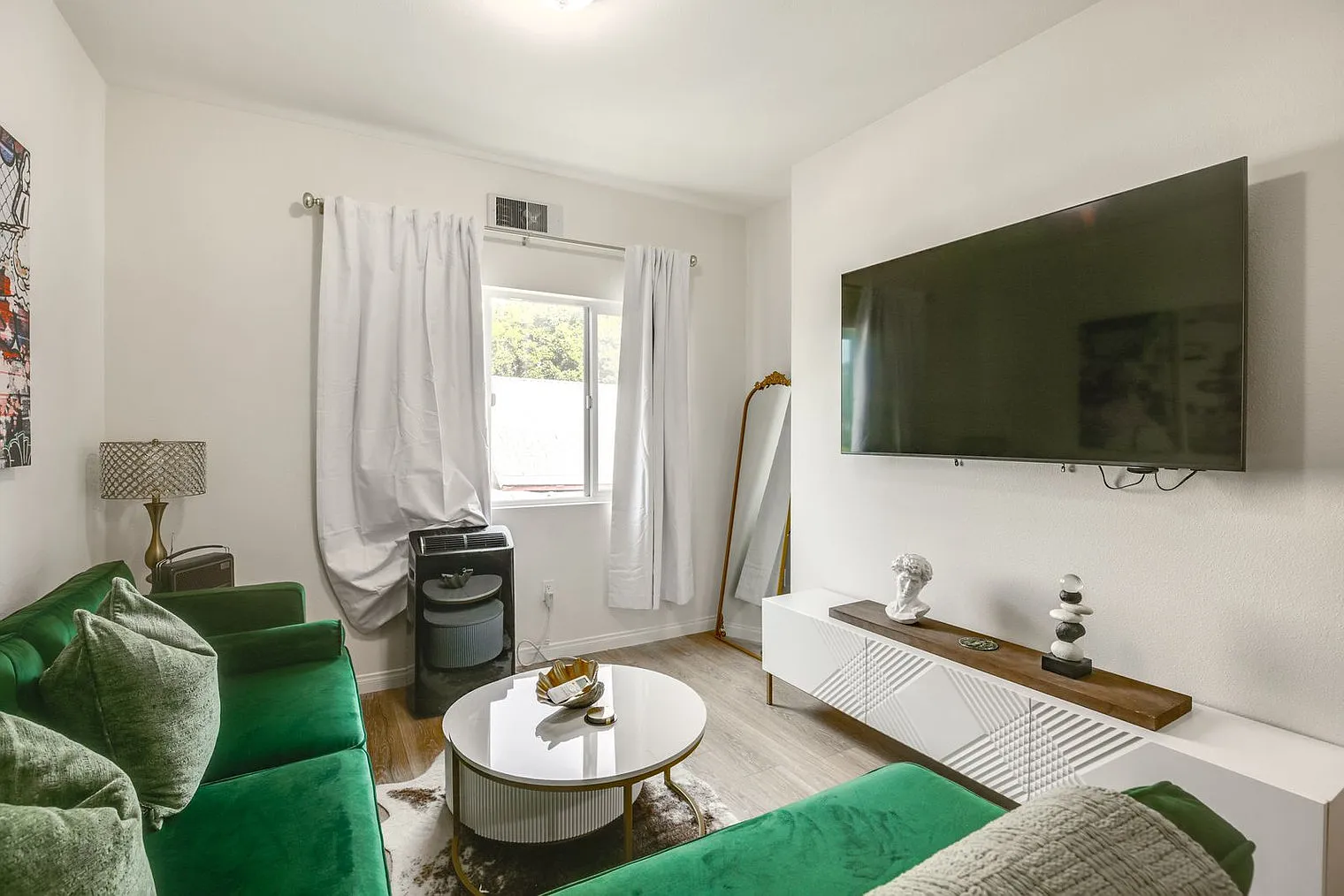 1 bed, 1.0 bath, 398 sqft, $3,612 — Photo 2