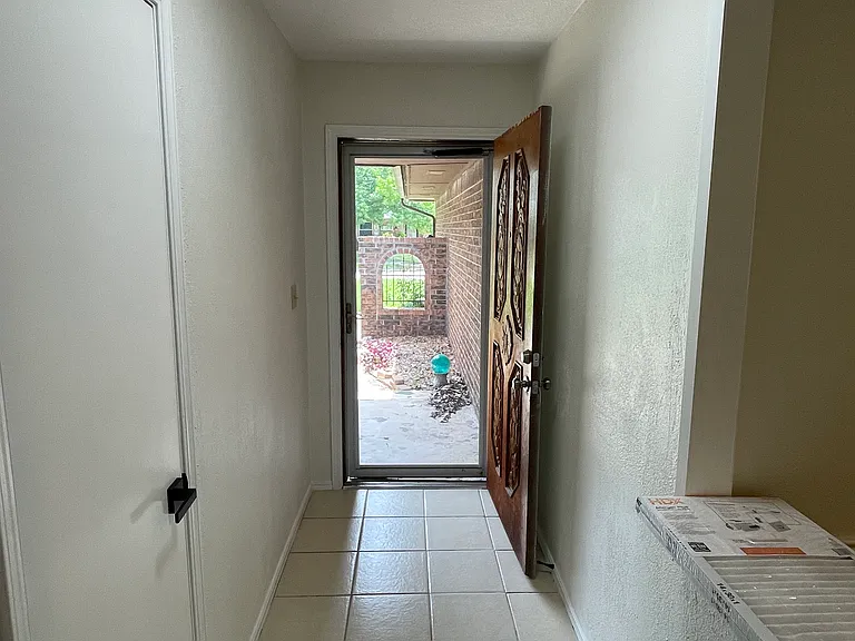 1715 Lancaster Cir — Photo 29