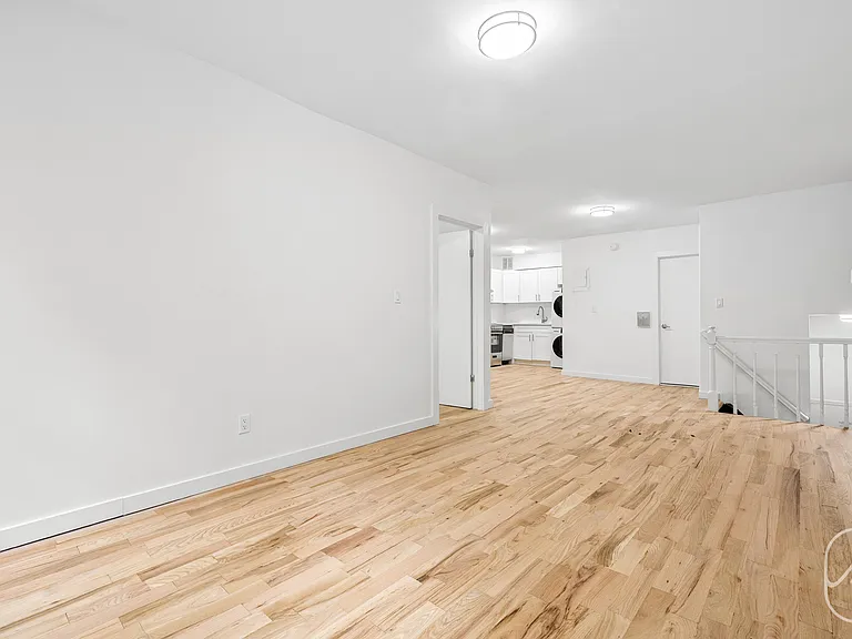 313 W 29th St #E — Photo 6