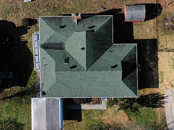 3rd image of 405 Greenwood Dr