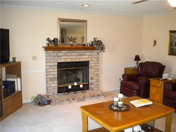 3rd image of 730 Windwood Dr