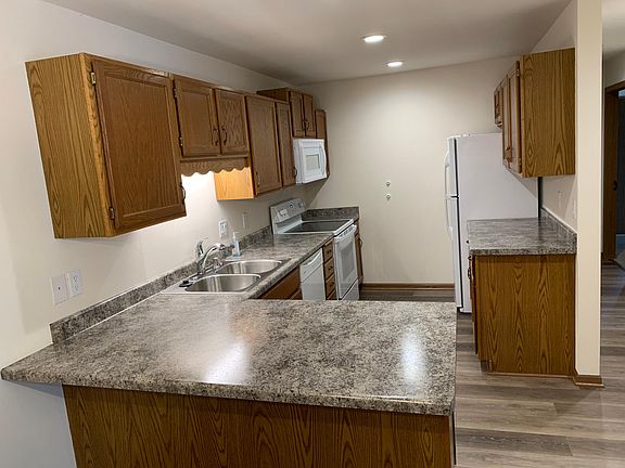 3rd image of 2040 Meadow Ct APT 3