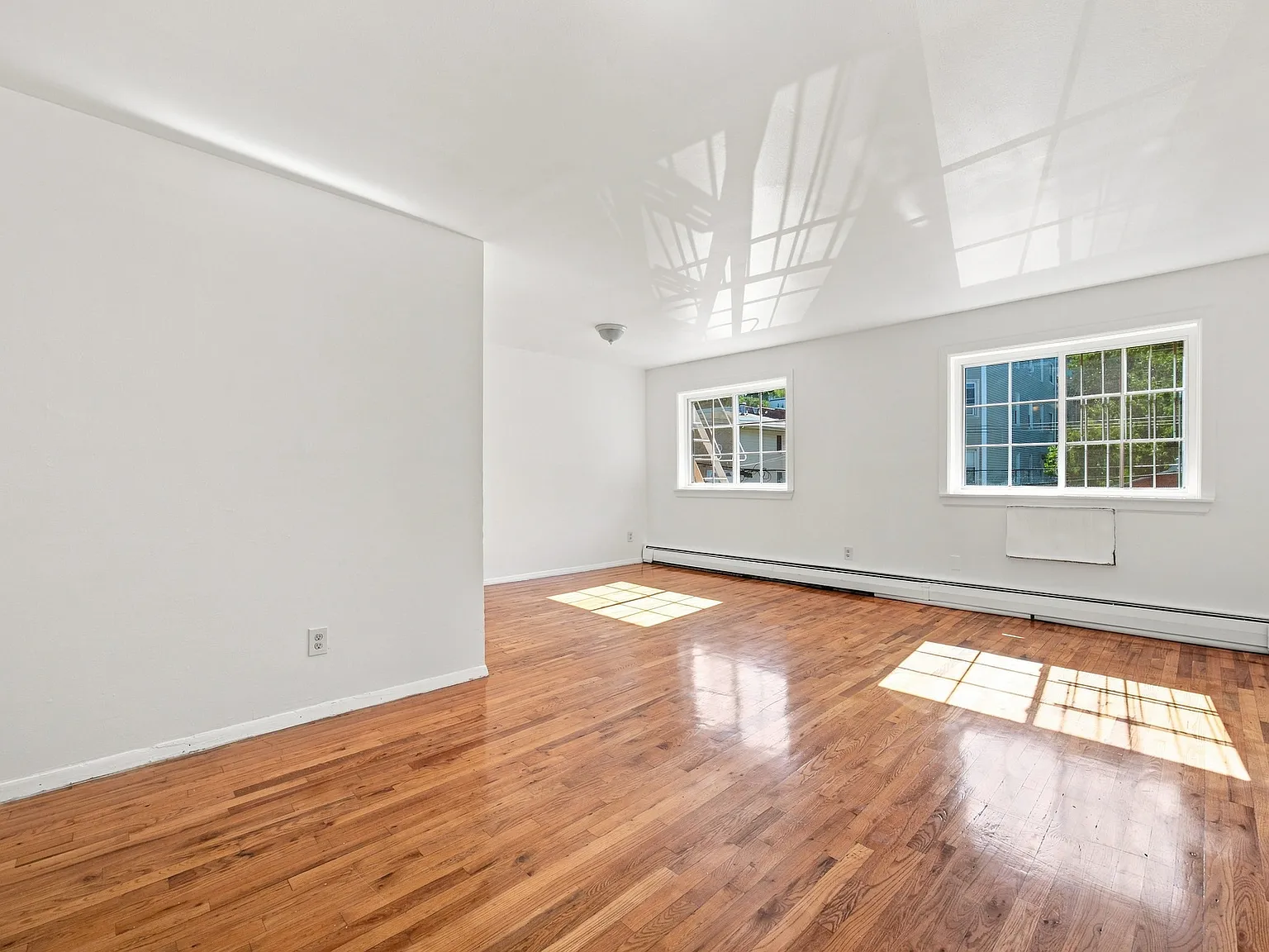 2 bed, 825 sqft, $2,700 — Photo 3
