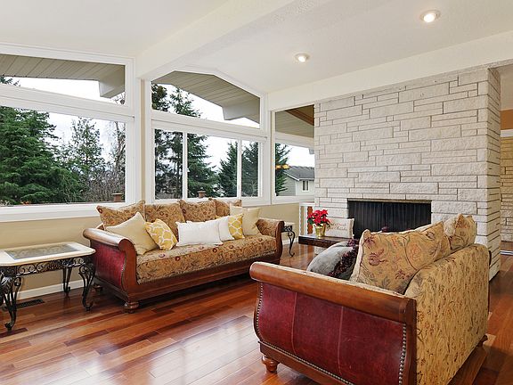 Big bright living room 