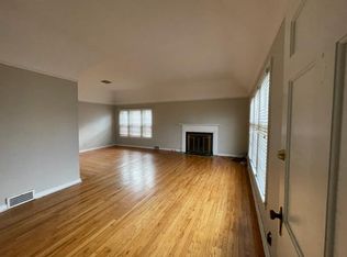 13541 Cedar Rd #B, Cleveland, OH 44118