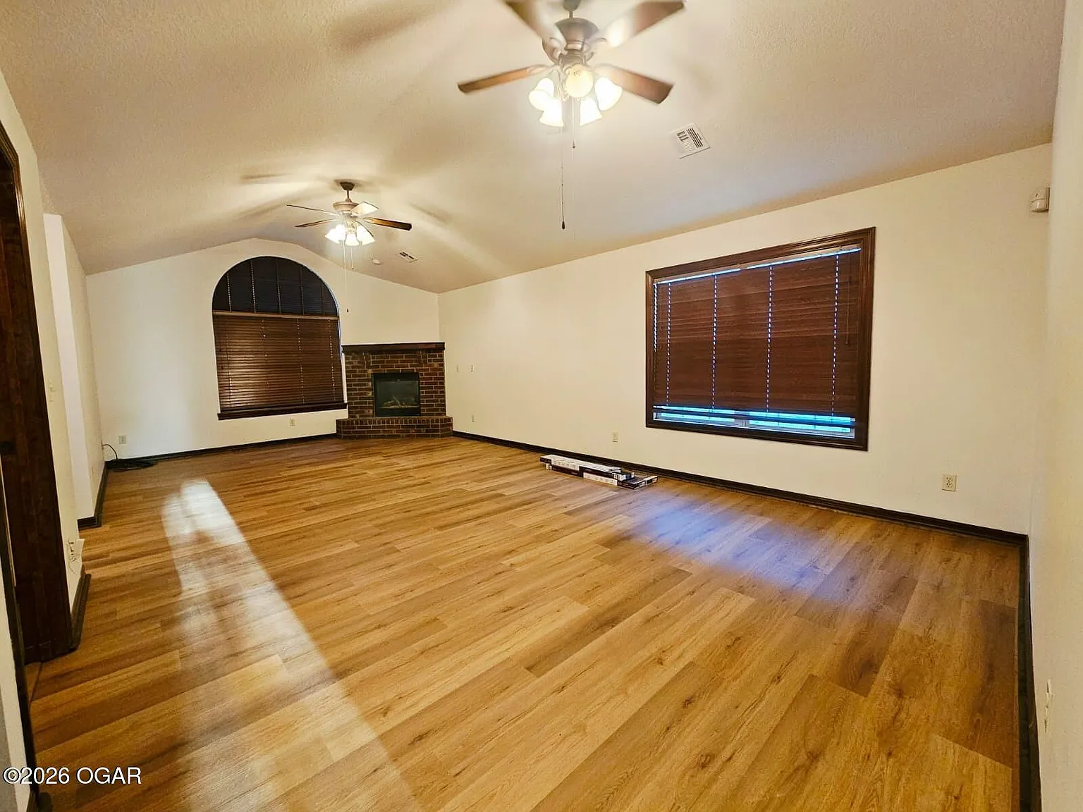 3 bed, 2.0 bath, 1583 sqft, $1,850 — Photo 3