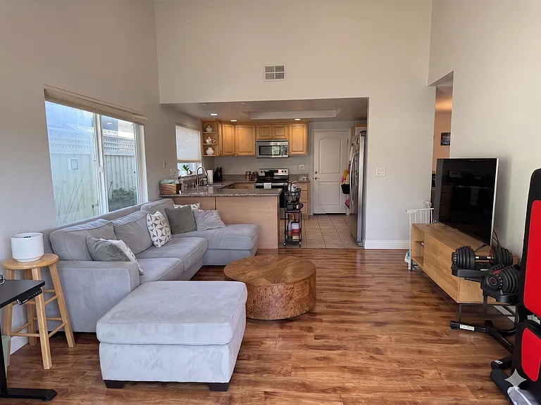 4535 Amiens Ave — Photo 4