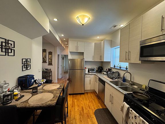 5th image of 3450 W Waveland Ave #2W