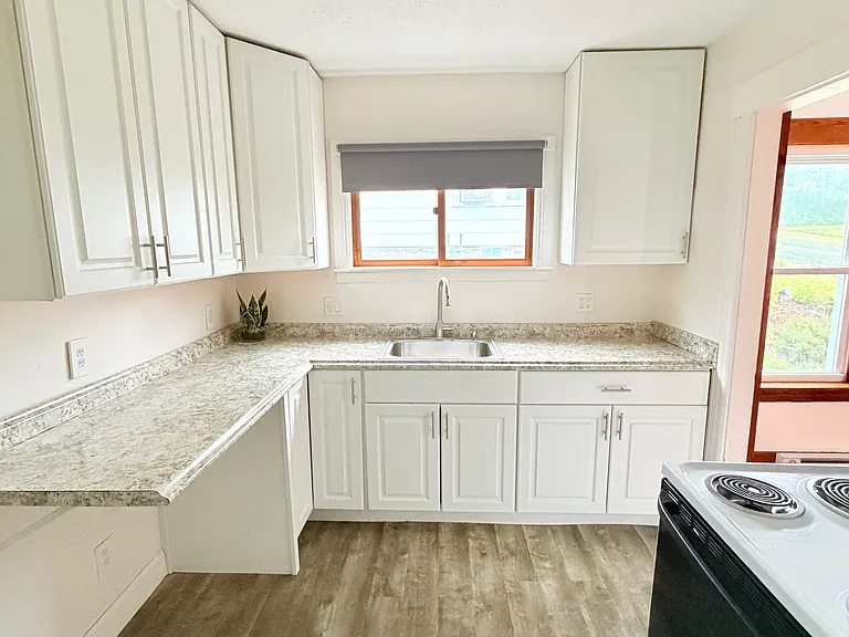 84 Putnam St — Photo 10