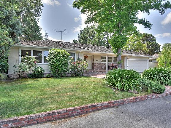 3rd image of 945 Wallea Dr