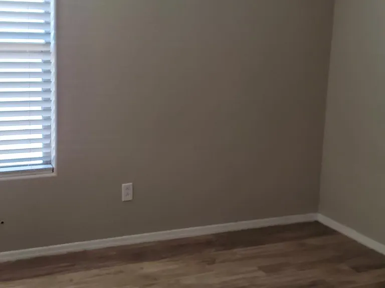 1111 E Chelsea Dr — Photo 13