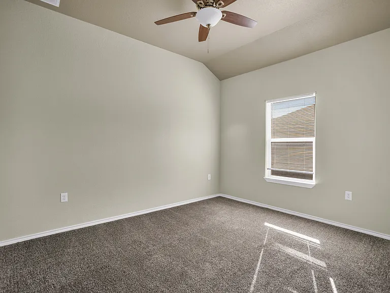 2049 Meadow View Dr — Photo 18