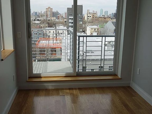 5th image of 527 Grand St APT 3R