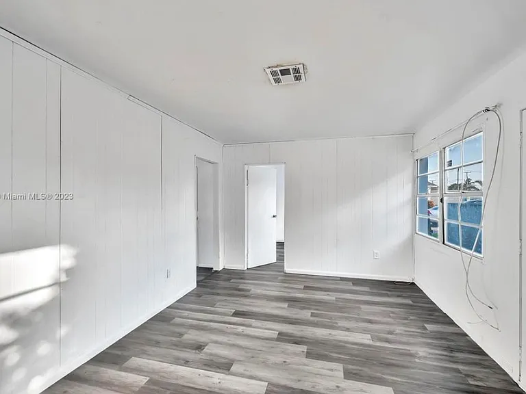 1001 N 16th Ct — Photo 5